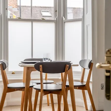 123 Nunnery Lane Apartamento